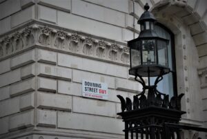 Prime Minister wants to attract 100 young AI talents