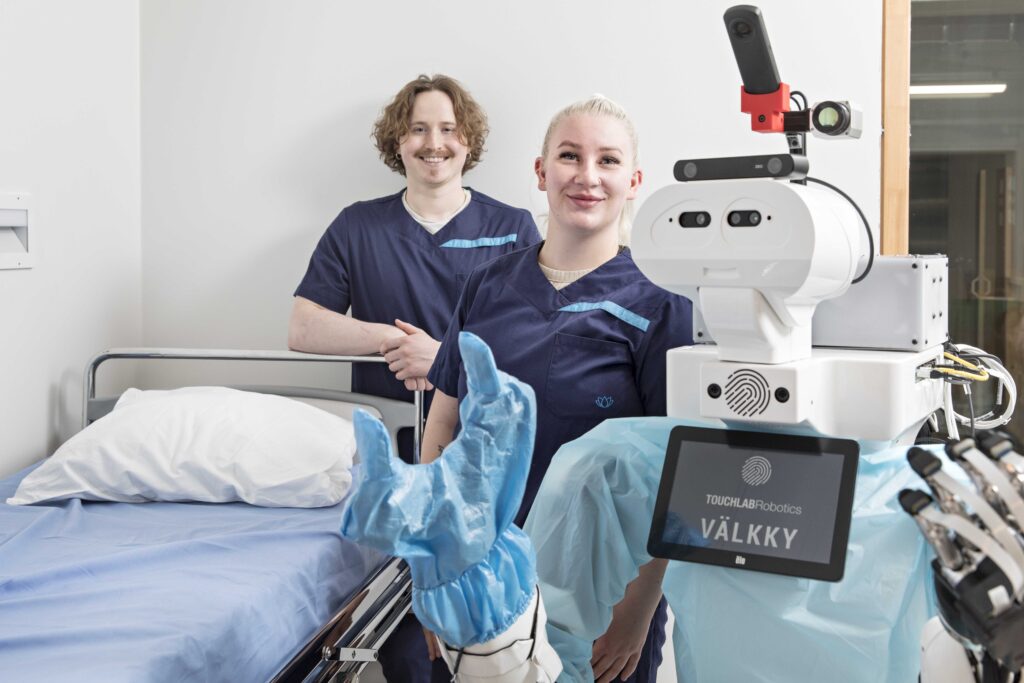 Valkky robot with nurses, copyright Forum Virium Helsinki