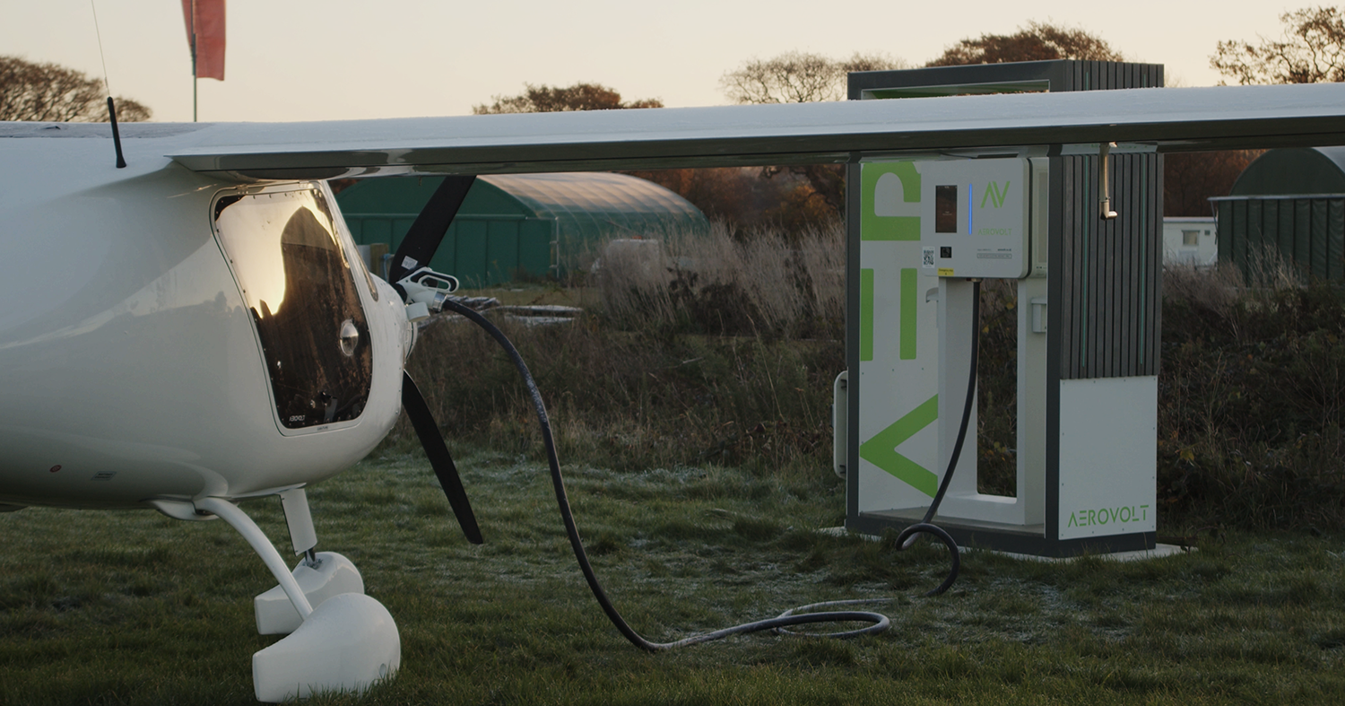Electrically powered aircraft charging from an Aerovolt charepoint, photo courtesy of Aerovolt