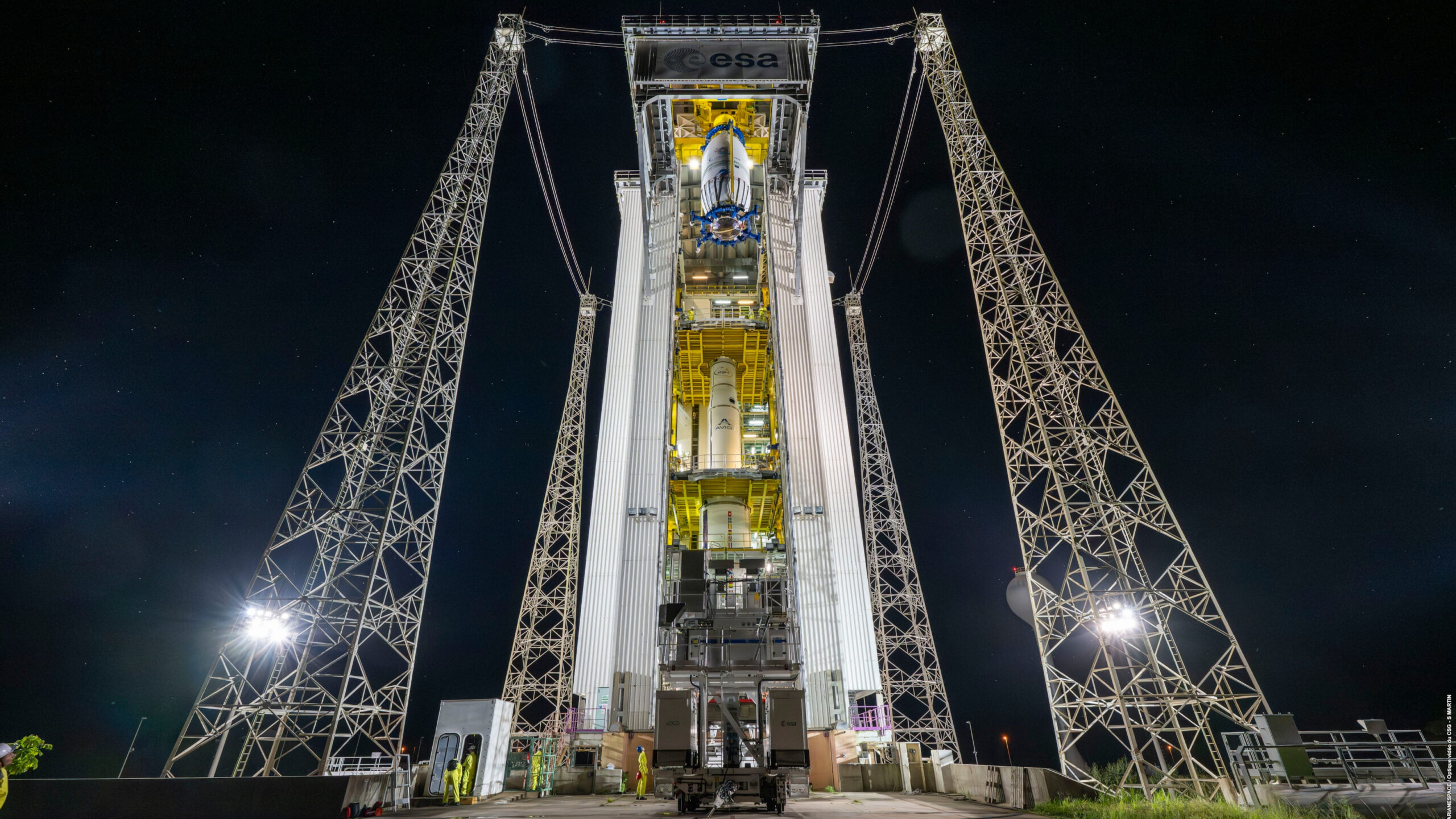 Hoisting satellites for Vega-C flight VV27 to the top of the rocket