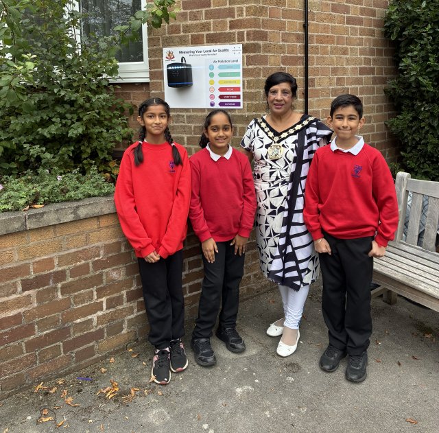 Pupils at Launde Primary School with Cllr Jasvir Chohan, Mayor of Oadby & Wigston, photo courtesy of OWBC