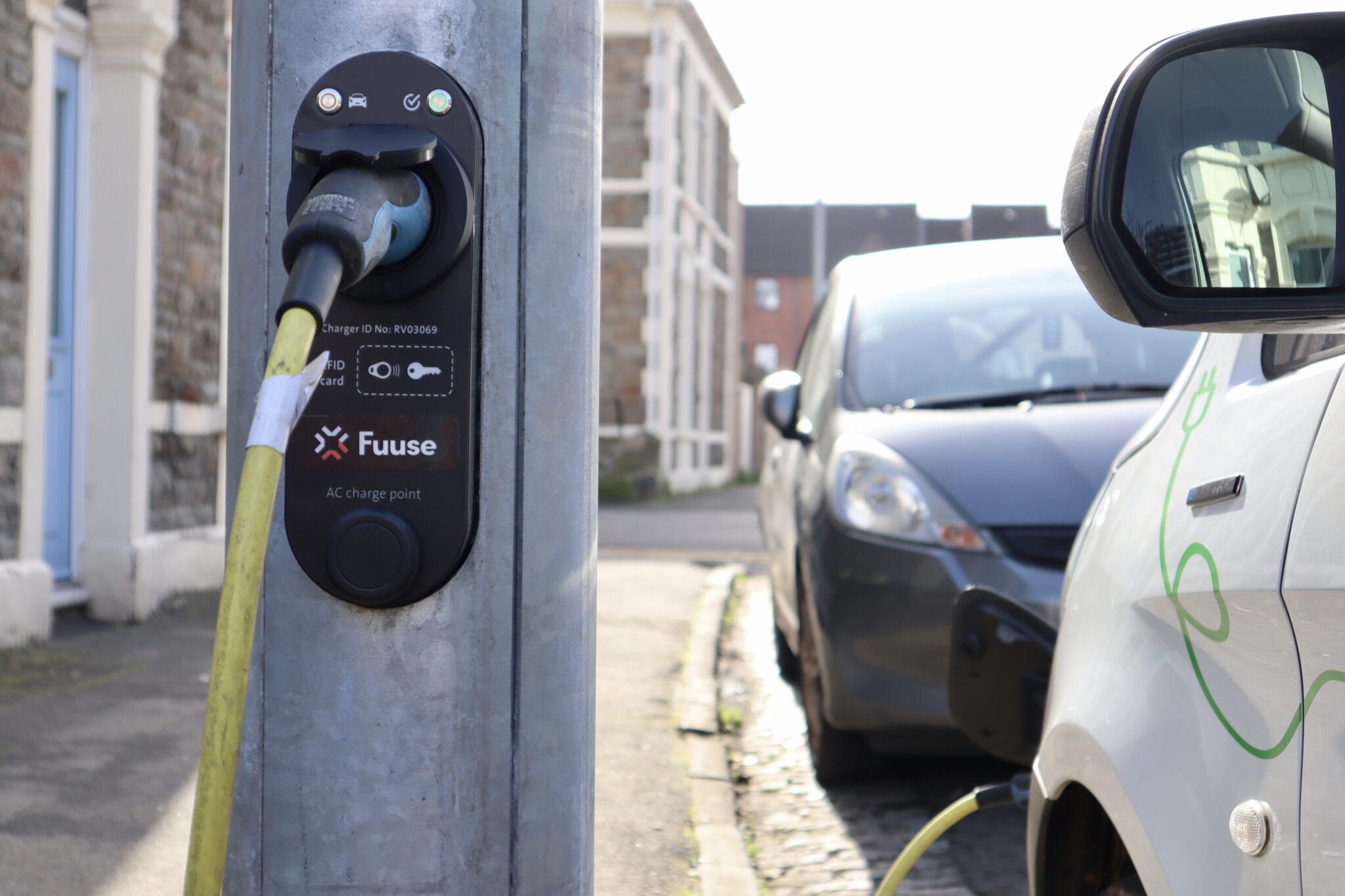 Fuuse EV lamp post charger with cable