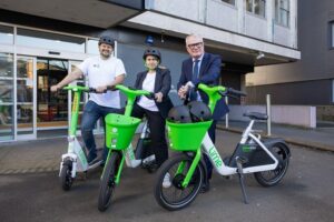 Tom Newham (Lime), Beccy Marston (West Midlands Active Travel Commissioner) and Mayor of the West Midlands Richard Parker with the new ebikes, photo courtesy of WMCA.