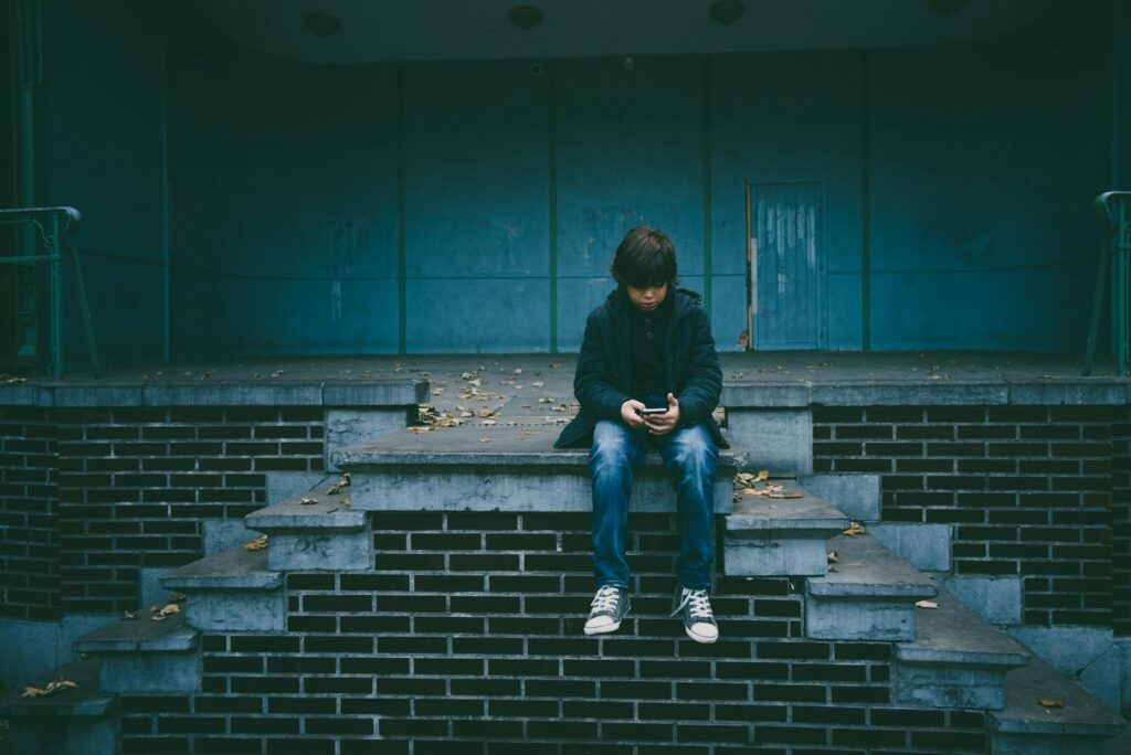 Scottish schools to ban phones