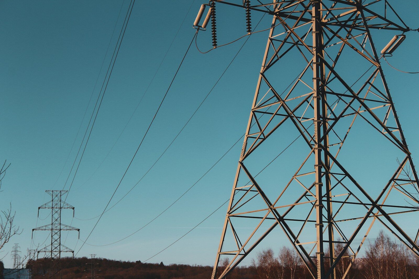People living near pylons to pay less for power
